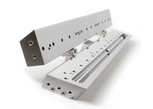 Troquel de recubrimiento de espacio estrecho