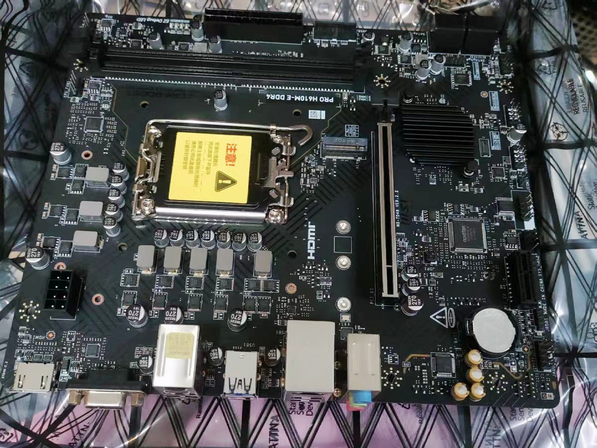 Troquel de recubrimiento de espacio estrecho para componentes electrónicos y cabezal de troquel de extrusión de circuitos flexibles