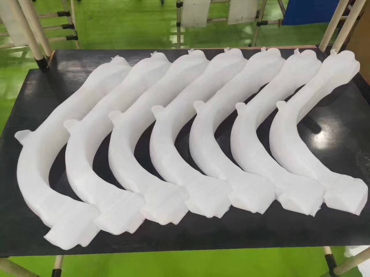 Máquina de moldeo por soplado tridimensional Jwell (robot) para conducto de aire automático/tubo de llenado de aceite